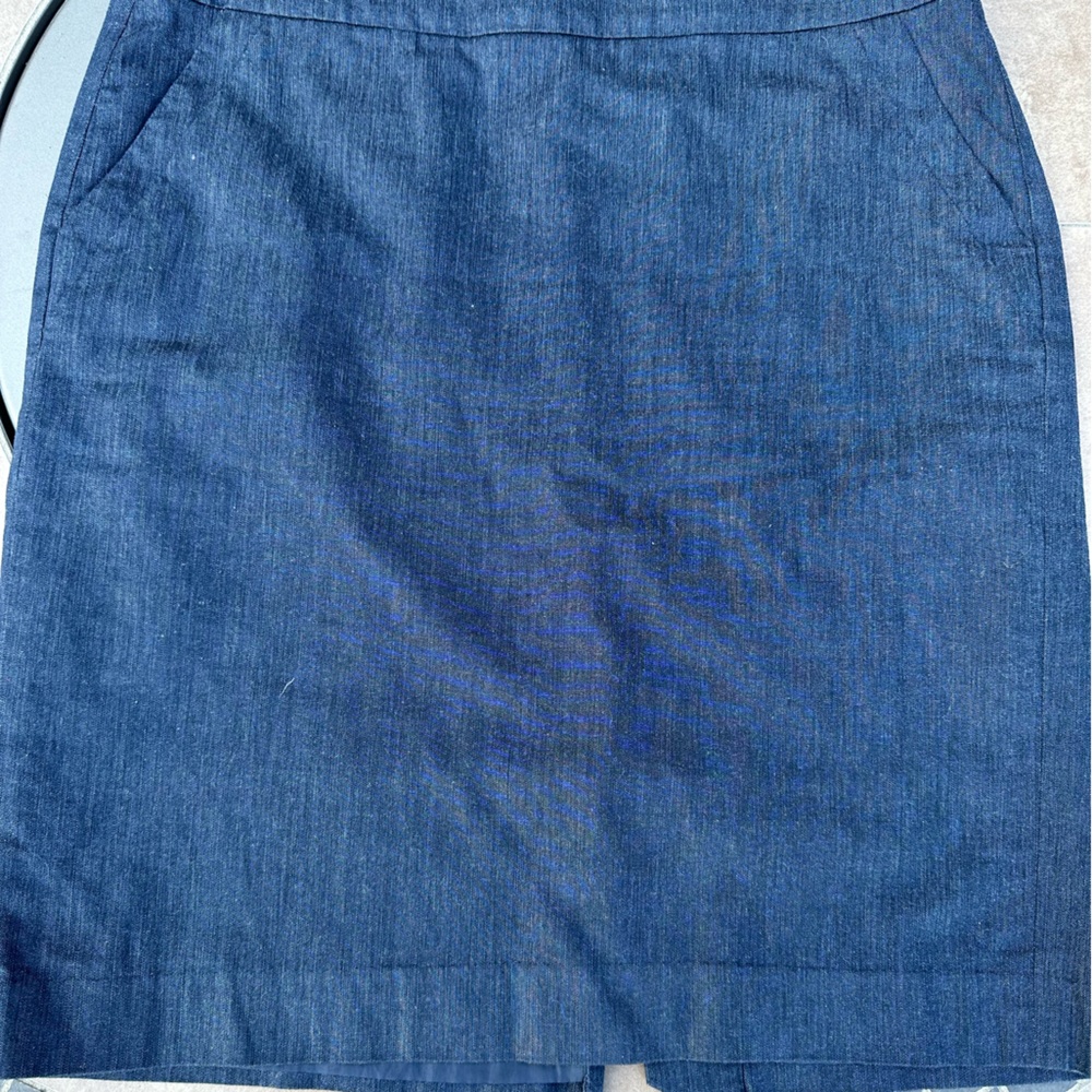 Loft Denim look classic pencil skirt - tailored and lined. Professional/casual.